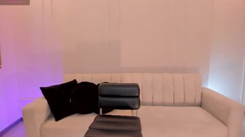 Am Becca online show from June 25, 11:59 am