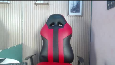 Snapshot of becker2_ chatting on December 1, 11:10 pm becker2_ online show from December 1, 11:10 pm