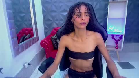 becky_lynch_102 online show from January 8, 11:45 am