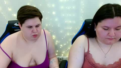 BeckyAndEllen online show from April 4, 10:35 am