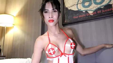 Snapshot of bee_thai chatting on May 5, 3:31 pm bee_thai online show from May 5, 3:31 pm