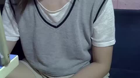 Snapshot of beebaby_xx chatting on December 5, 3:41 pm beebaby_xx online show from December 5, 3:41 pm