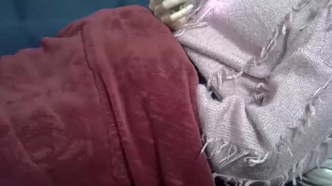 Snapshot of beebaby_xx chatting on December 15, 1:54 am beebaby_xx online show from December 15, 1:54 am