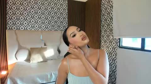 BELLA online show from May 1, 11:37 am