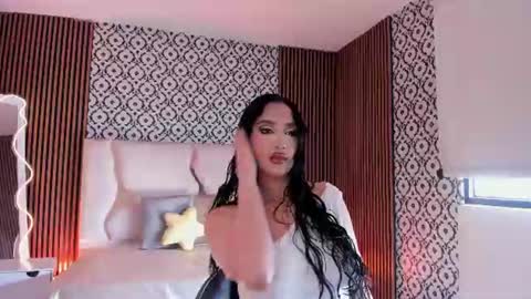BELLA online show from July 11, 12:30 pm