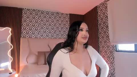 BELLA online show from July 30, 1:32 pm