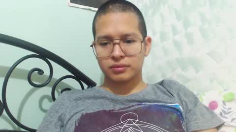 Snapshot of beentage chatting on December 16, 8:03 pm Alex online show from December 16, 8:03 pm