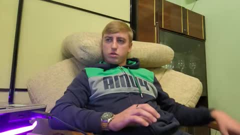 Snapshot of behindclosedeyes chatting on October 28, 3:47 pm Igor online show from October 28, 3:47 pm