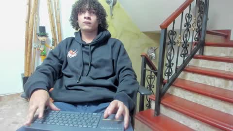 independent model online show from December 8, 3:43 am