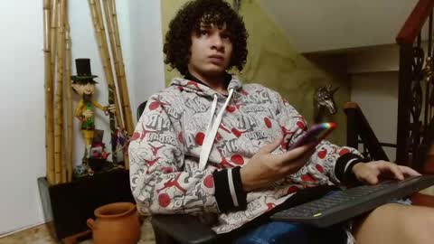 independent model online show from December 12, 7:19 am