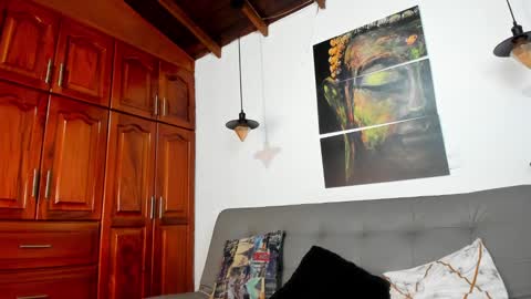 independent model online show from February 28, 4:10 am