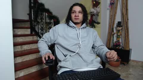 independent model online show from December 16, 5:23 am