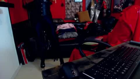 Snapshot of belatrixdomme chatting on July 10, 8:07 am BelatrixDomme online show from July 10, 8:07 am