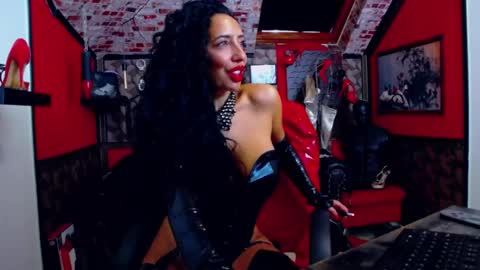 Snapshot of belatrixdomme chatting on August 4, 3:36 pm BelatrixDomme online show from August 4, 3:36 pm