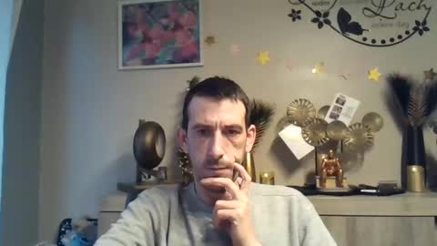 Snapshot of belgianboy33 chatting on December 5, 8:00 am Dreamcock online show from December 5, 8:00 am