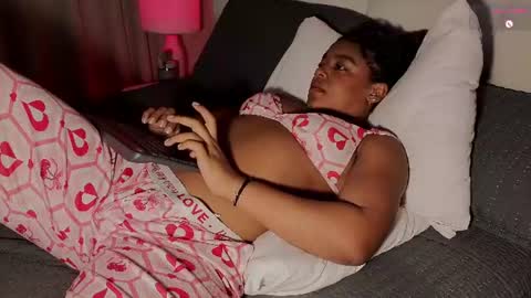 Snapshot of belkis_mills chatting on June 10, 12:00 am Belkis online show from June 10, 12:00 am