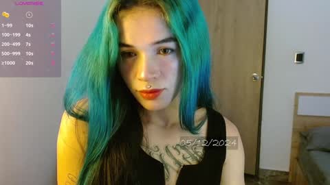   online show from December 5, 11:38 am