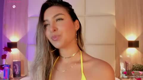 Bella cam online show from June 17, 7:26 pm