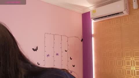 Snapshot of bella19__ chatting on October 30, 9:04 pm bella19 online show from October 30, 9:04 pm