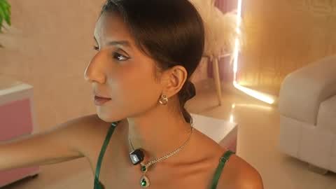 bella19   online show from May 6, 8:36 pm