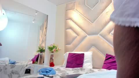 BELLA  online show from December 2, 3:34 am