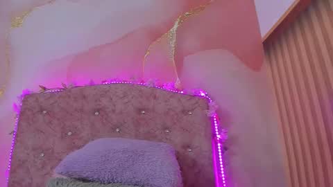 Snapshot of bella__sweets chatting on December 20, 10:55 am Melanie online show from December 20, 10:55 am