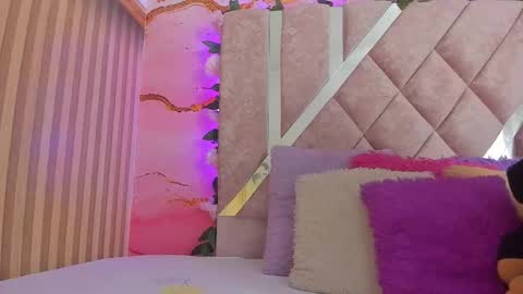 Snapshot of bella__sweets chatting on February 10, 10:41 am Melanie online show from February 10, 10:41 am