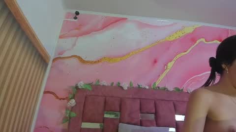 Snapshot of bella__sweets chatting on July 17, 10:33 am Melanie online show from July 17, 10:33 am