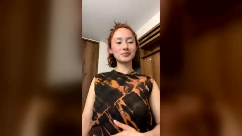 Snapshot of bella__w chatting on July 27, 2:18 am Zia online show from July 27, 2:18 am