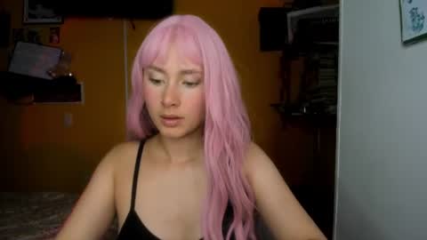 Snapshot of bella__w chatting on August 5, 5:05 pm Zia online show from August 5, 5:05 pm