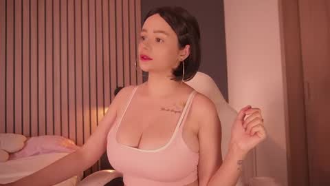 isabella online show from July 5, 11:01 pm