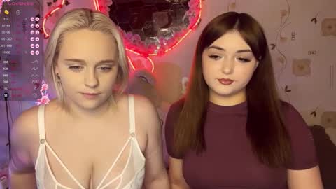 bella_and_alice online show from November 19, 2:17 pm