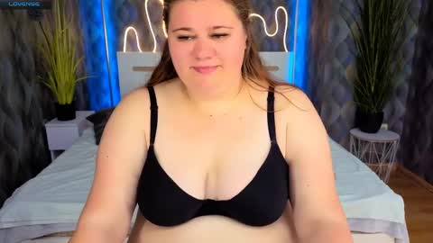 bella_blvack online show from May 7, 6:19 am