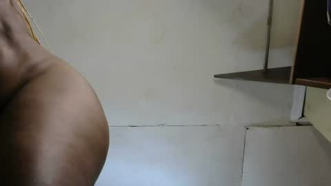 Snapshot of bella_c8 chatting on June 26, 5:56 am bella_c8 online show from June 26, 5:56 am