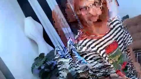 Snapshot of bella_ciaox chatting on May 23, 1:22 am Bella Barbie online show from May 23, 1:22 am