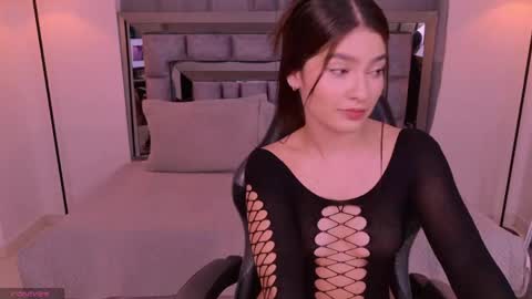 Snapshot of bella_clark2 chatting on May 14, 8:37 pm Bella online show from May 14, 8:37 pm