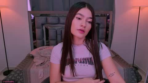 Snapshot of bella_clark2 chatting on June 4, 2:56 pm Bella online show from June 4, 2:56 pm