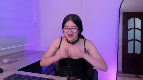 Snapshot of bella_corbin chatting on June 24, 1:32 pm Bella Corbin online show from June 24, 1:32 pm