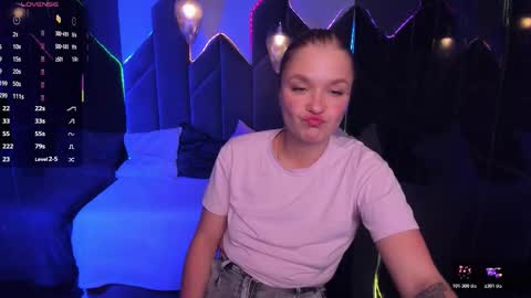 Bella online show from October 31, 7:26 pm