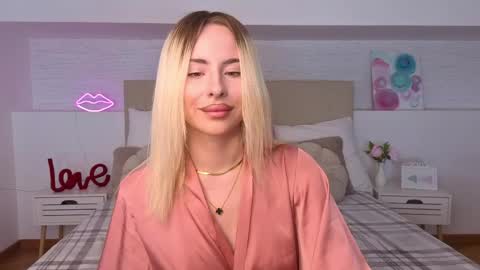 Snapshot of bella_crazyy chatting on April 29, 7:42 pm Bella online show from April 29, 7:42 pm