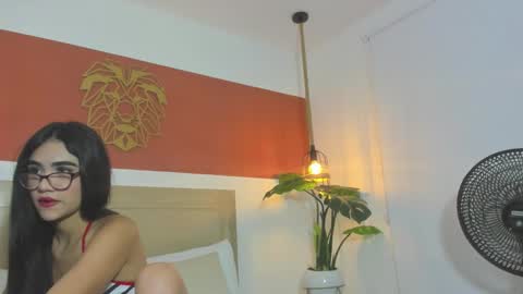 B E L L A online show from March 17, 7:39 pm