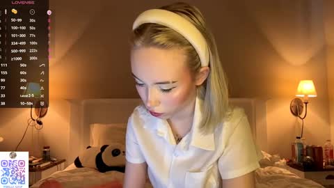 Snapshot of bella_gasp chatting on September 23, 9:23 am Jane online show from September 23, 9:23 am