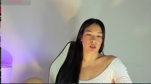 Snapshot of bella_hadid1_ chatting on February 16, 7:04 am Laura online show from February 16, 7:04 am