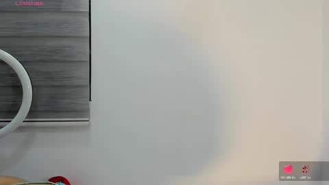 Snapshot of bella_hadid1_ chatting on November 11, 7:08 am Laura online show from November 11, 7:08 am