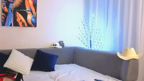 Snapshot of bella_hillss chatting on May 28, 8:39 pm Bella online show from May 28, 8:39 pm