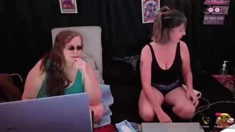 Snapshot of bella_james_1988 chatting on November 9, 4:05 pm Bella James online show from November 9, 4:05 pm