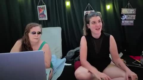 Snapshot of bella_james_1988 chatting on November 18, 8:02 pm Bella James online show from November 18, 8:02 pm