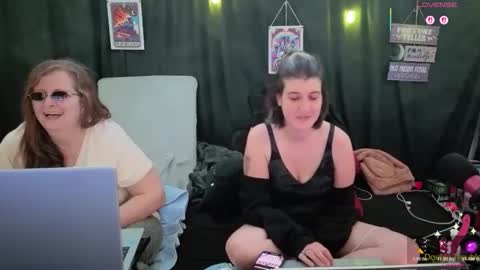 Snapshot of bella_james_1988 chatting on November 22, 5:23 pm Bella James online show from November 22, 5:23 pm