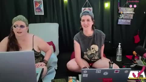 Snapshot of bella_james_1988 chatting on November 27, 5:15 pm Bella James online show from November 27, 5:15 pm