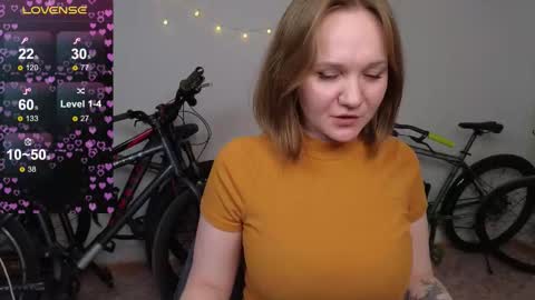 Snapshot of bella_murrrr chatting on October 9, 8:07 pm Bella online show from October 9, 8:07 pm